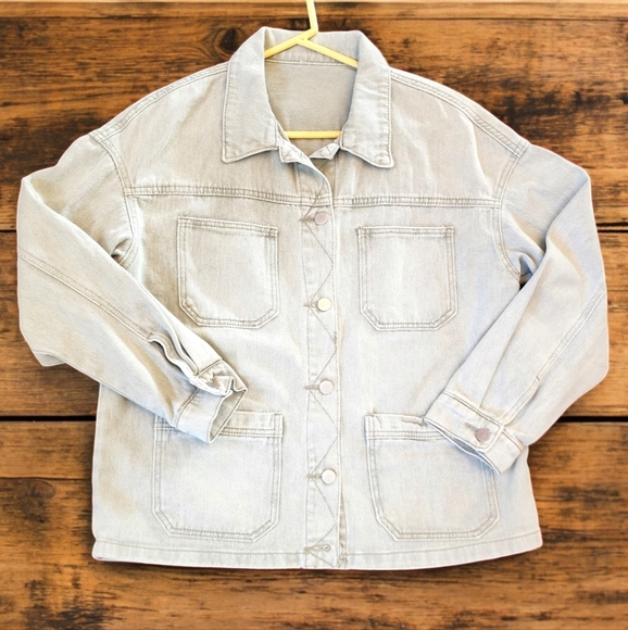 🎁SHEIN Light Whitewash Denim Jacket - Picture 2 of 6